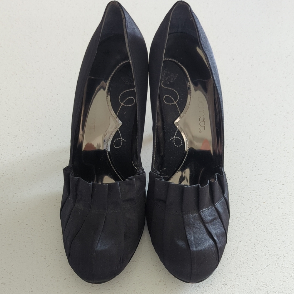 Jessica Bennett Ruched Black Satin Enclosed Toe Women's Heels Size 10